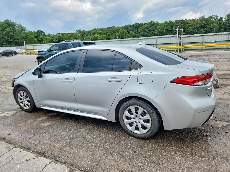 2021 TOYOTA COROLLA LE — Фото 2 из 13