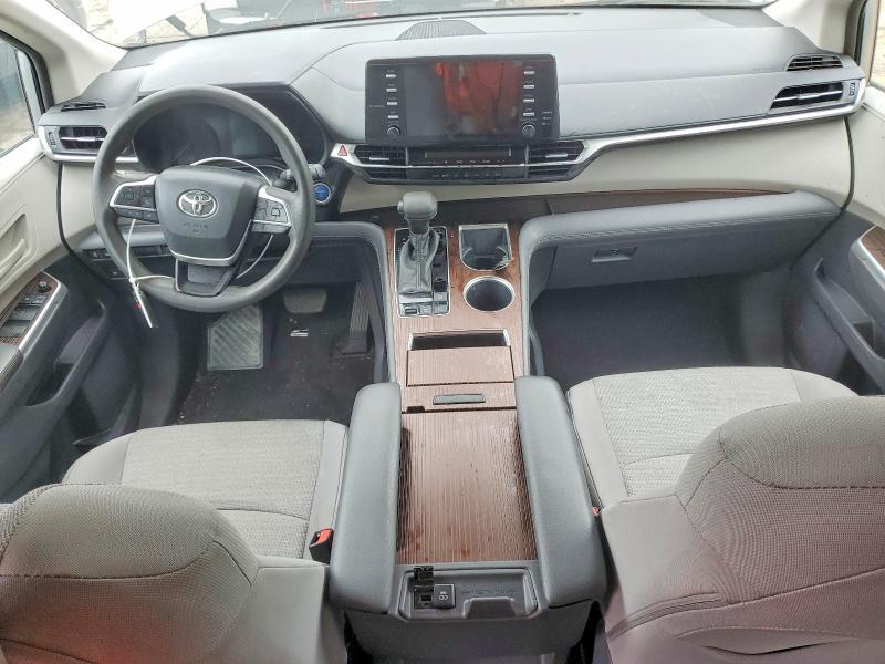 2021 TOYOTA SIENNA LE — Фото 8 из 13
