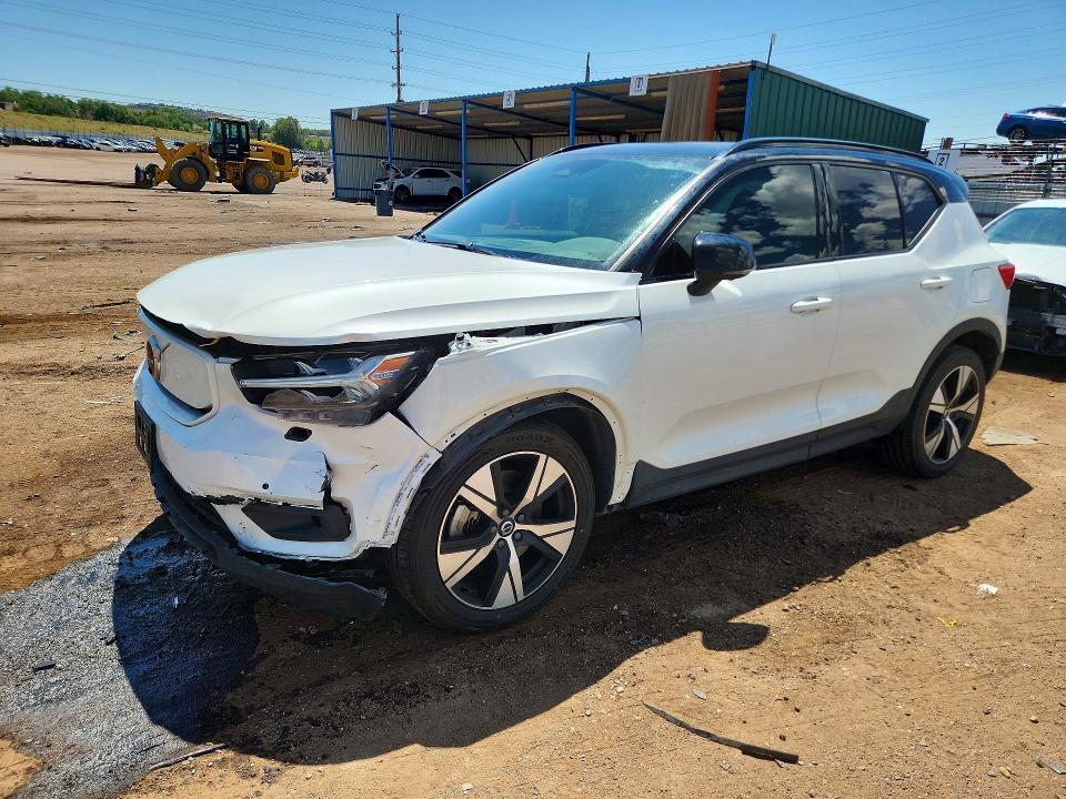 2021 VOLVO XC40