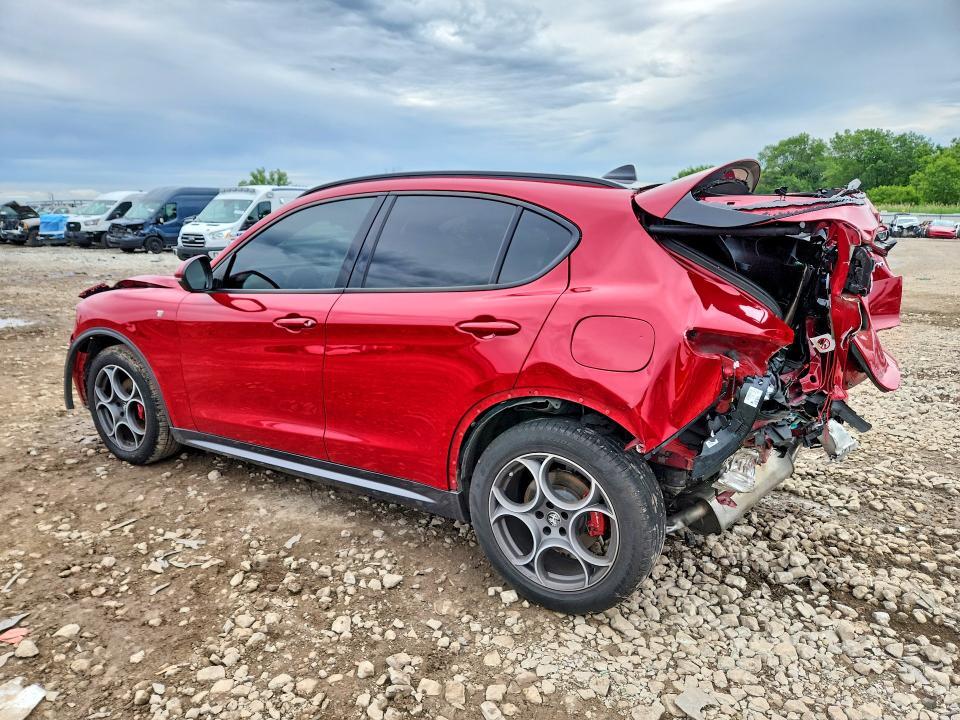 2022 ALFA ROMEO STELVIO TI — Фото 2 из 13