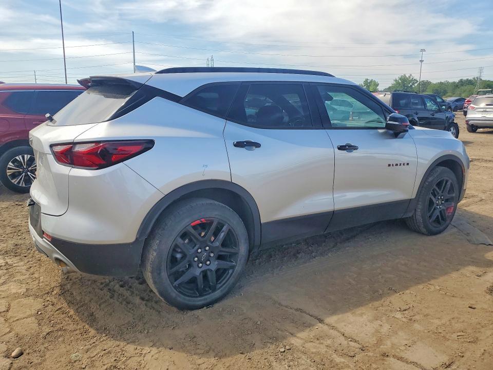 2022 CHEVROLET BLAZER 2LT — Фото 3 из 13