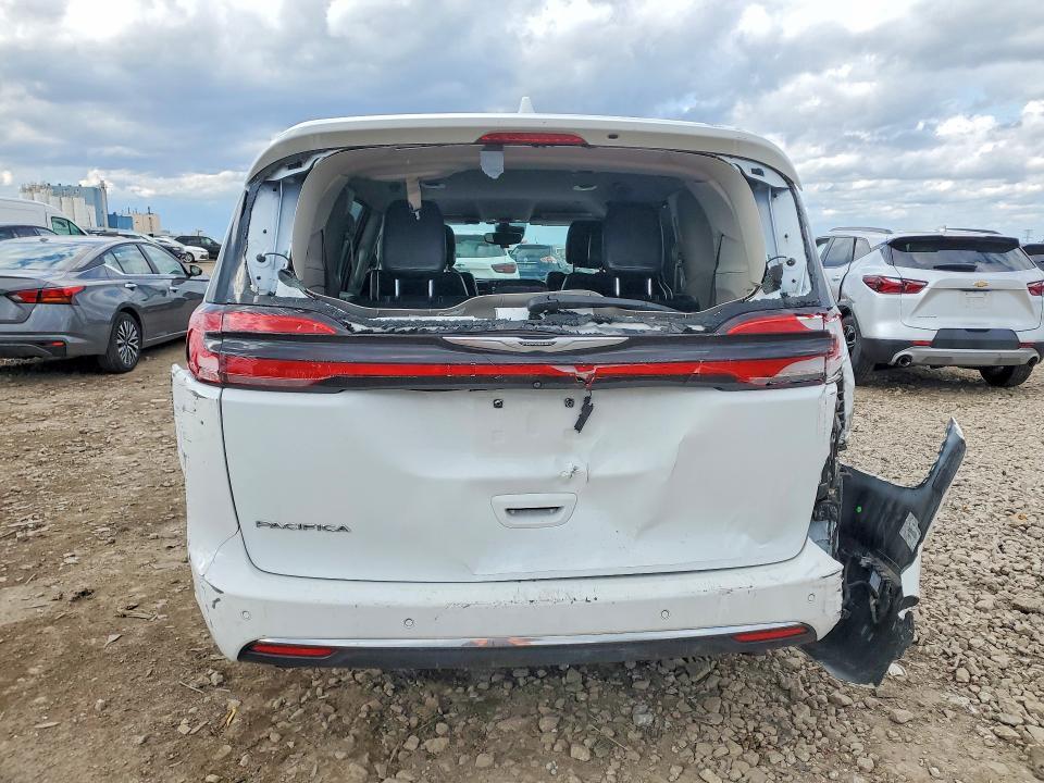 2022 CHRYSLER PACIFICA TOURING L — Фото 6 из 13