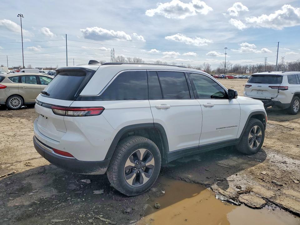 2022 JEEP GRAND CHEROKEE LIMITED 4XE — Фото 3 из 13
