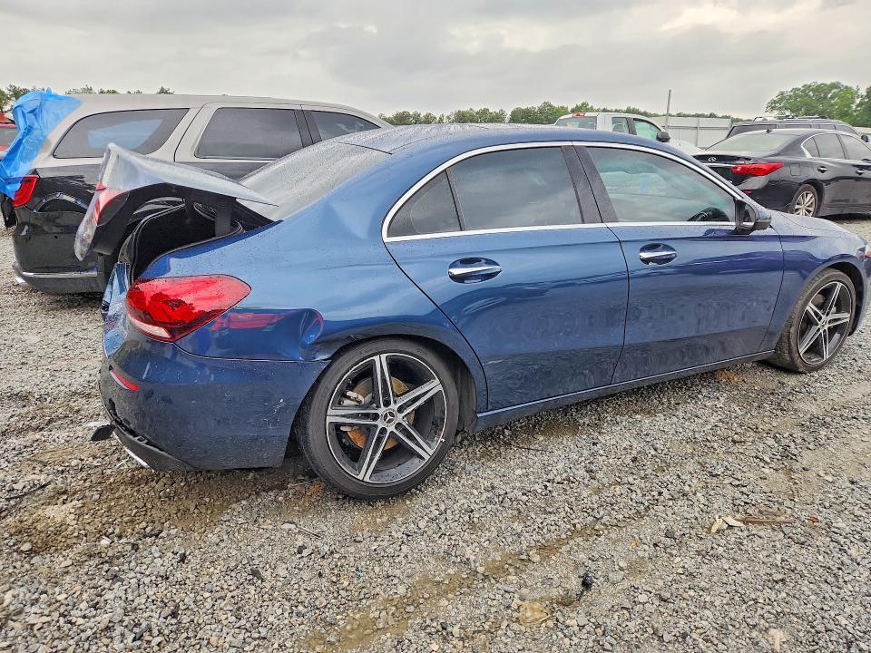 2022 MERCEDES-BENZ A 220 — Фото 3 из 12