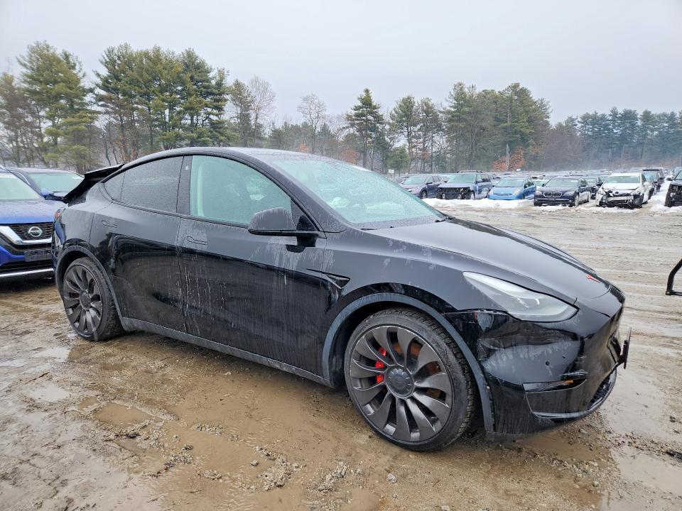 2022 TESLA MODEL Y — Фото 4 из 12