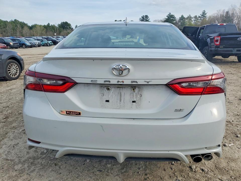 2022 TOYOTA CAMRY SE — Фото 6 из 13