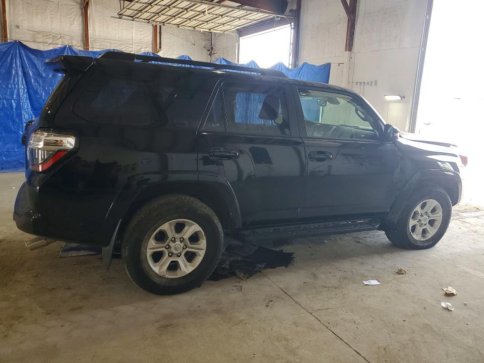 2022 TOYOTA 4RUNNER SR5 PREMIUM — Фото 3 из 12
