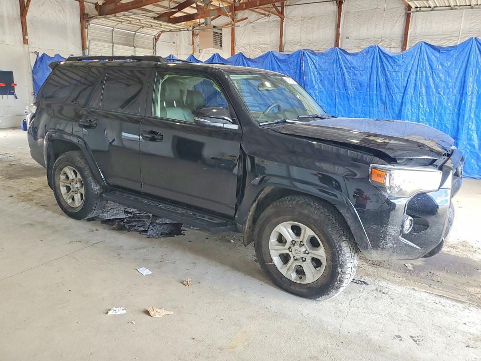 2022 TOYOTA 4RUNNER SR5 PREMIUM — Фото 4 из 12
