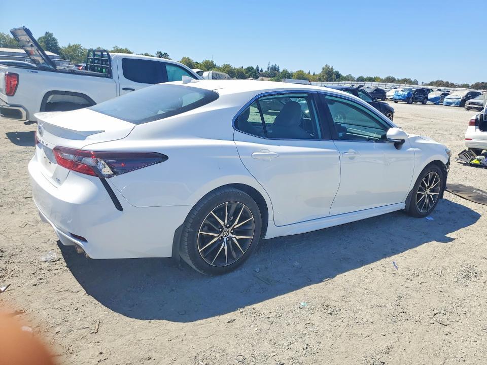 4T1G11AK7NU048849 2022 TOYOTA CAMRY photo no. 3