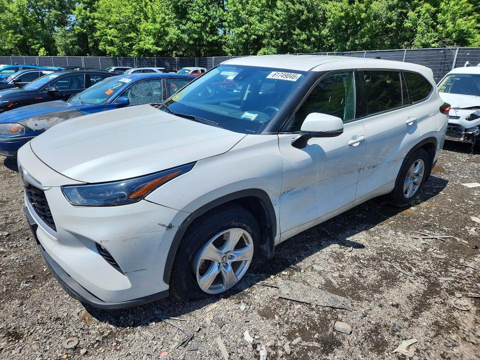 2022 TOYOTA HIGHLANDER LE