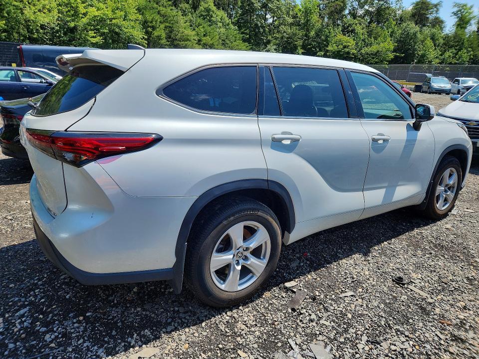 2022 TOYOTA HIGHLANDER LE — Фото 3 из 12