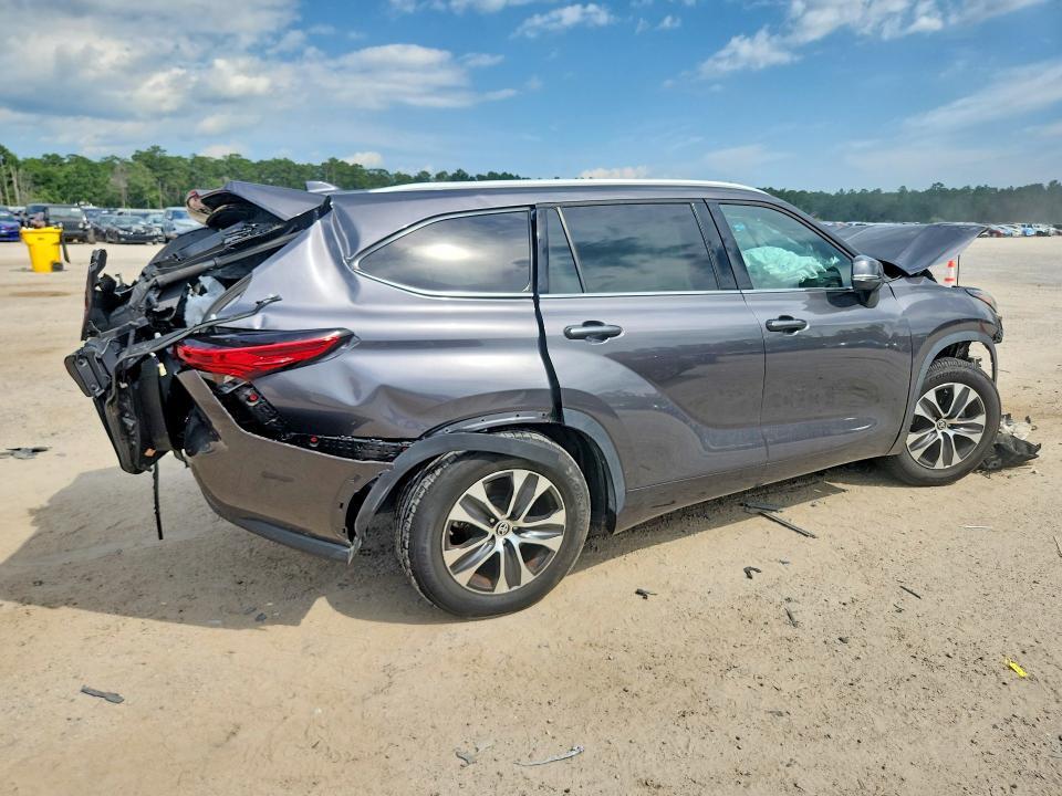 2022 TOYOTA HIGHLANDER XLE — Фото 3 из 13