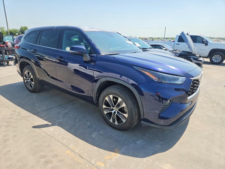 2022 TOYOTA HIGHLANDER HYBRID XLE — Фото 4 из 12