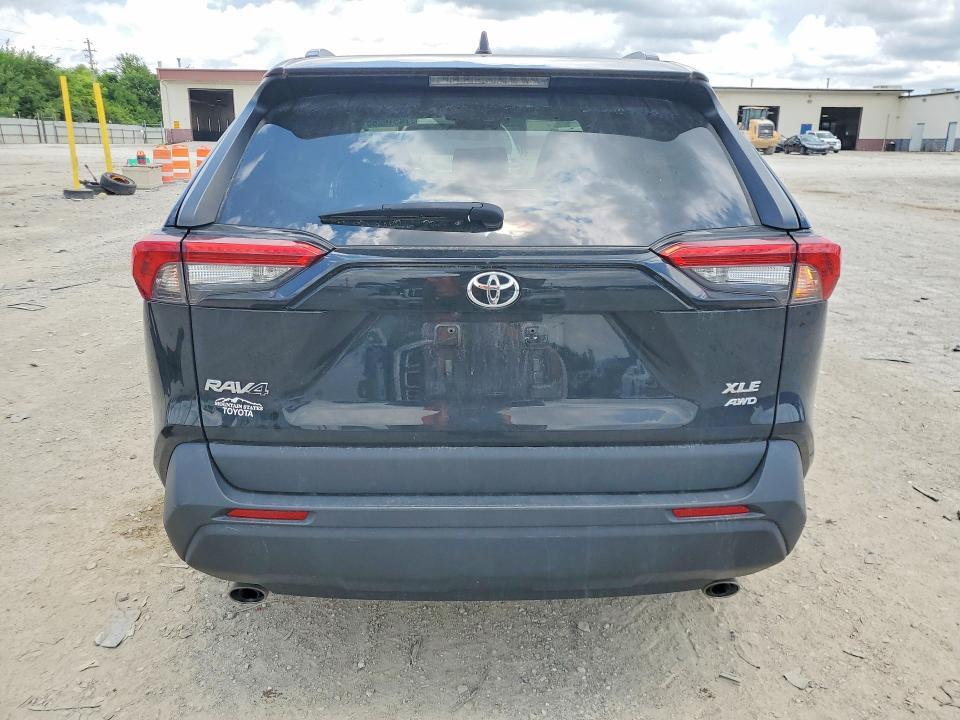 2022 TOYOTA RAV4 XLE PREMIUM — Фото 6 из 14