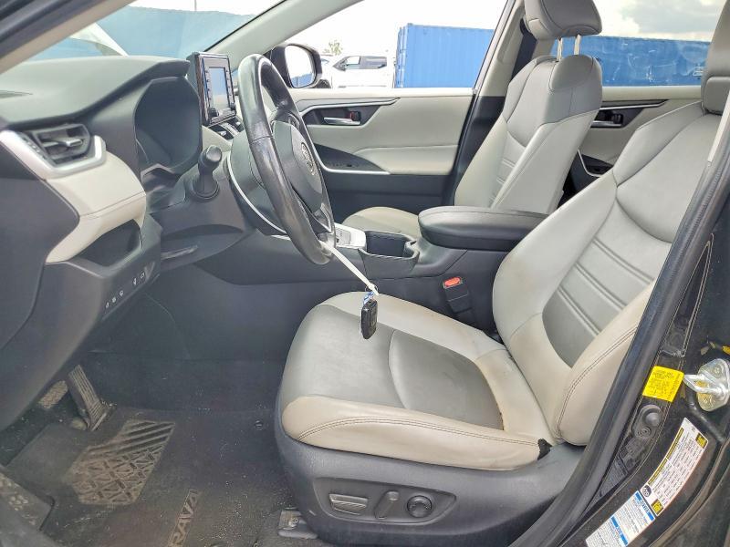 2022 TOYOTA RAV4 XLE PREMIUM — Фото 7 из 14
