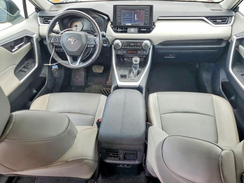 2022 TOYOTA RAV4 XLE PREMIUM — Фото 8 из 14