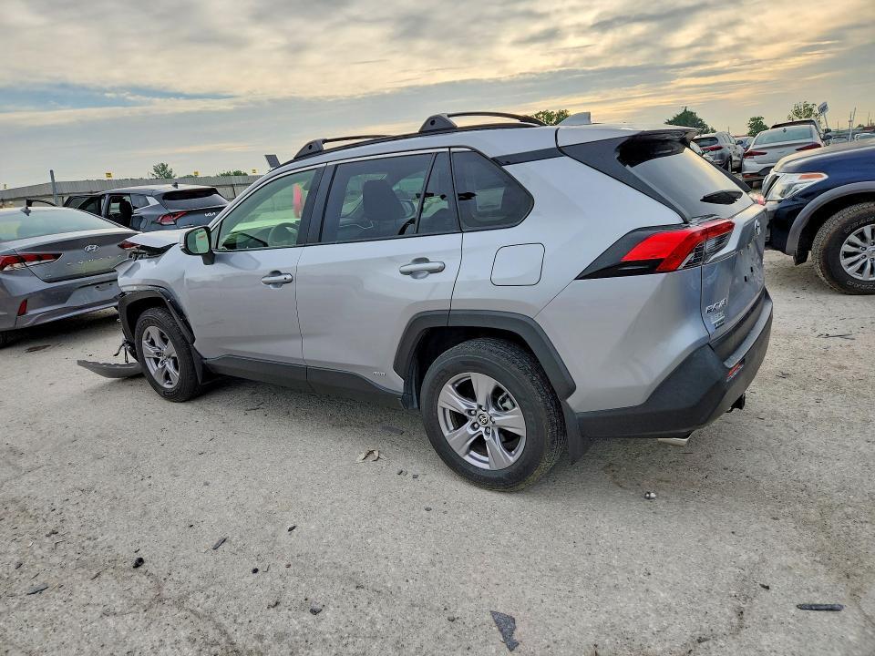 2022 TOYOTA RAV4 XLE — Фото 2 из 13