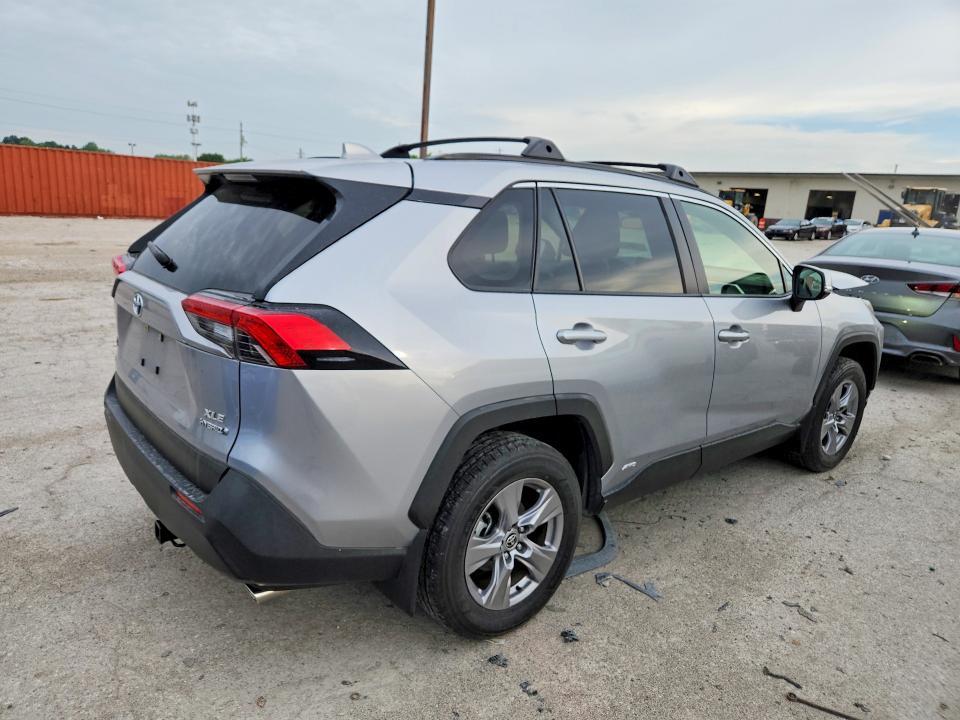2022 TOYOTA RAV4 XLE — Фото 3 из 13