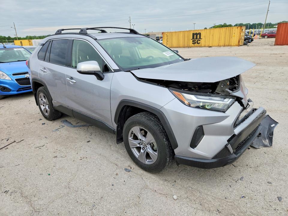 2022 TOYOTA RAV4 XLE — Фото 4 из 13