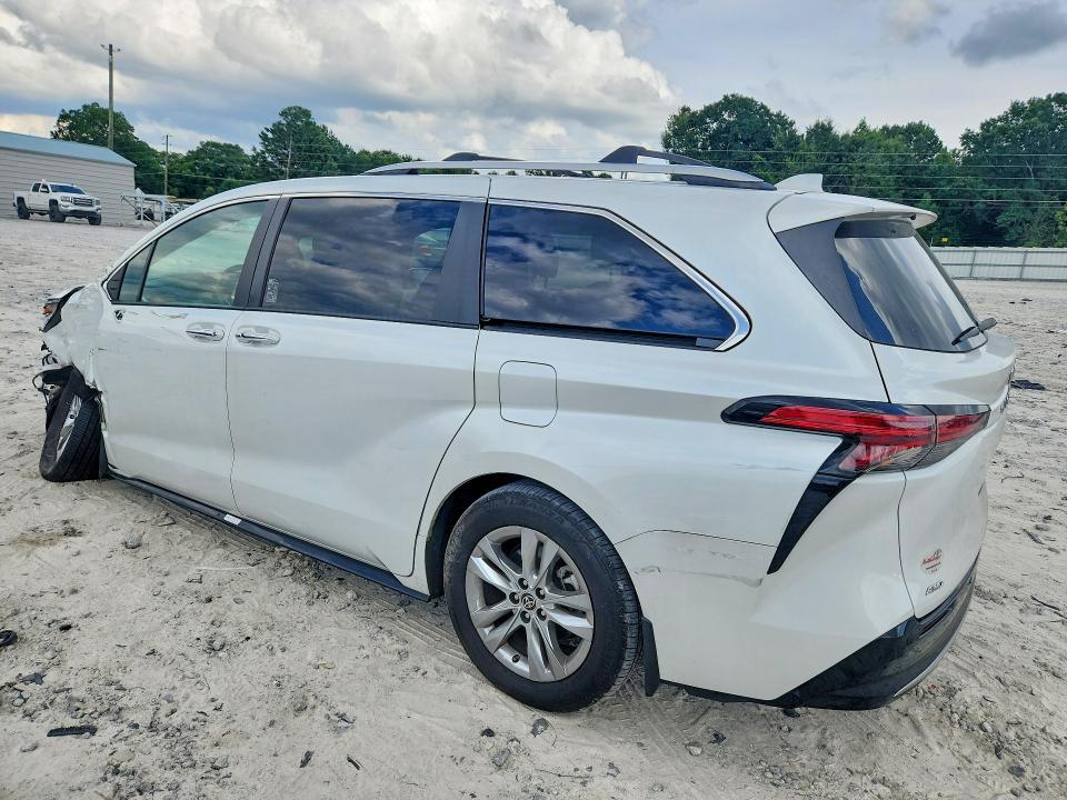 2022 TOYOTA SIENNA LIMITED 7-PASSENGER — Фото 2 из 12
