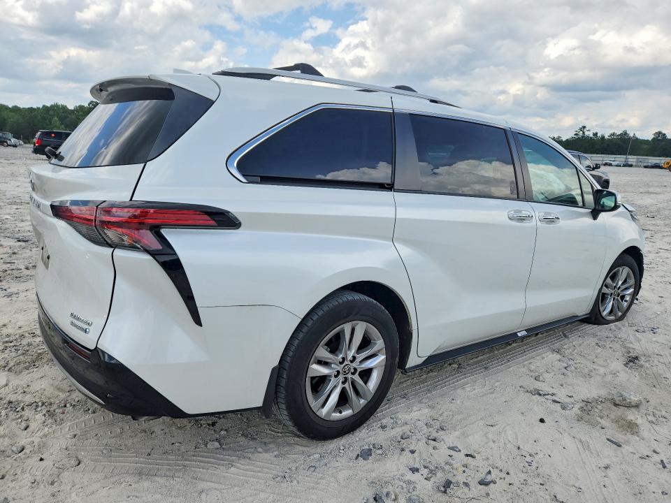 2022 TOYOTA SIENNA LIMITED 7-PASSENGER — Фото 3 из 12