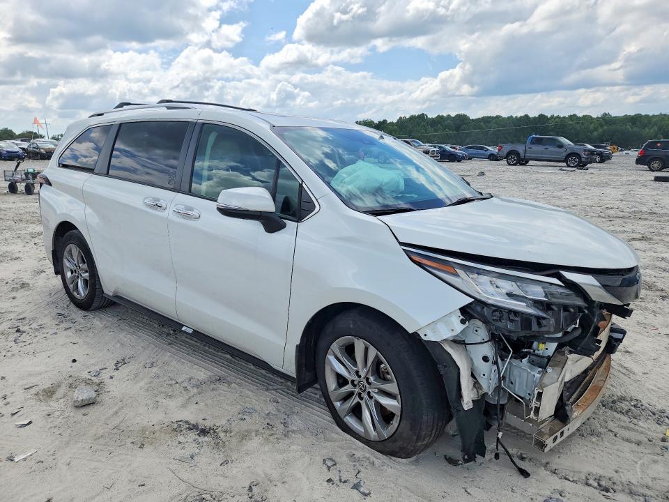 2022 TOYOTA SIENNA LIMITED 7-PASSENGER — Фото 4 из 12