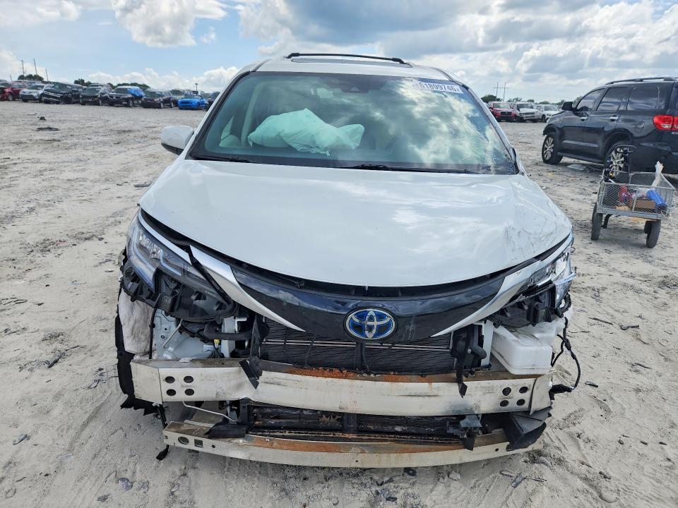 2022 TOYOTA SIENNA LIMITED 7-PASSENGER — Фото 5 из 12