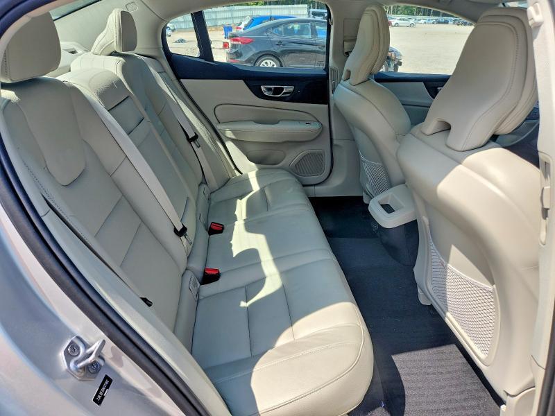 2022 VOLVO S60 B5 MOMENTUM — Фото 10 из 12