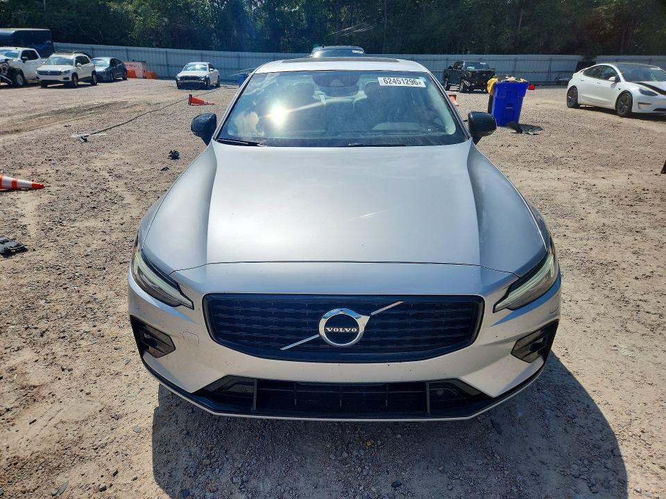 2022 VOLVO S60 B5 MOMENTUM — Фото 5 из 12