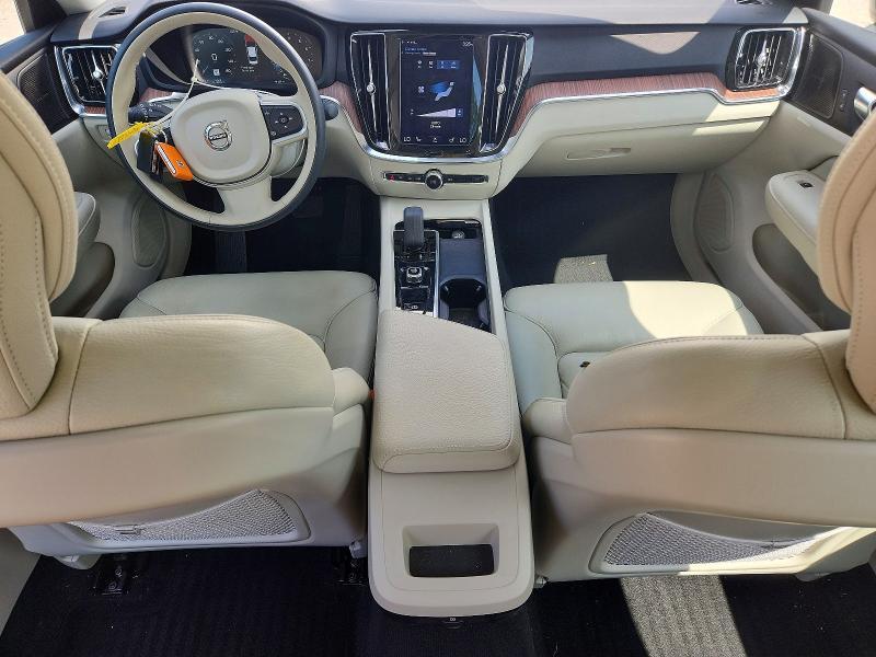 2022 VOLVO S60 B5 MOMENTUM — Фото 8 из 12