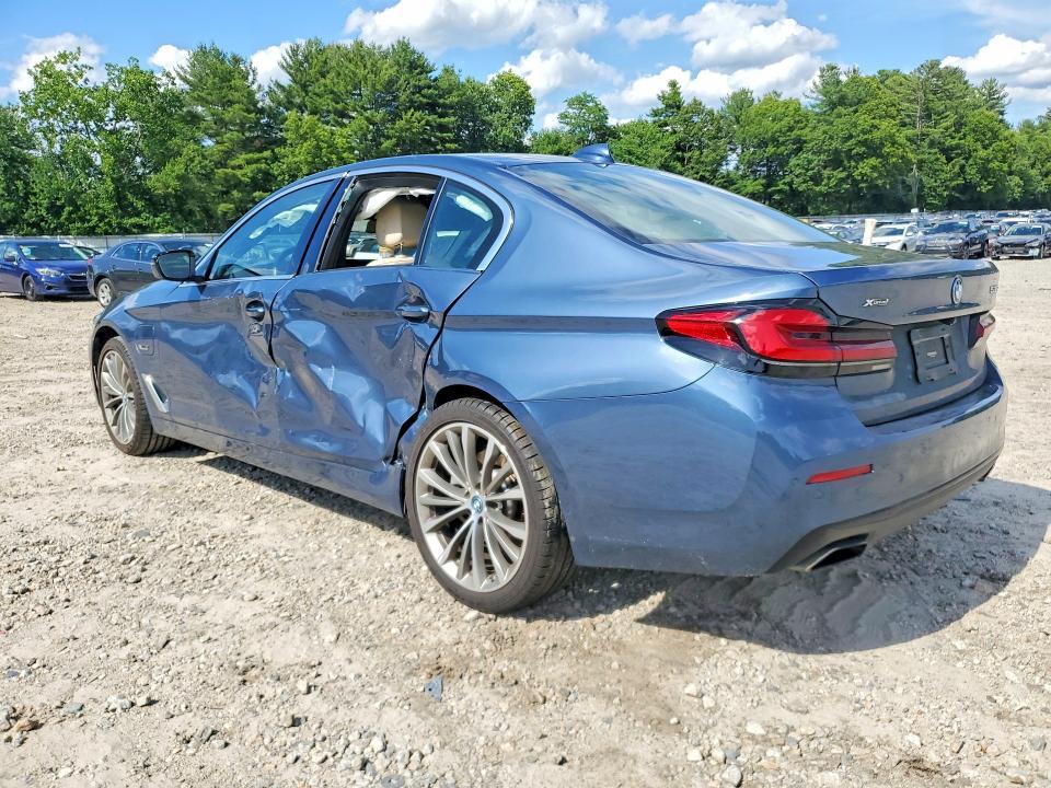 2023 BMW 530XE — Фото 2 из 12