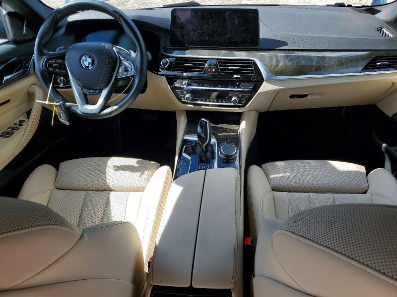 2023 BMW 530XE — Фото 8 из 12