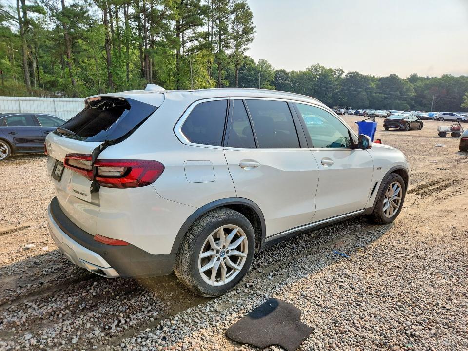 2023 BMW X5 XDRIVE45E — Фото 3 из 12