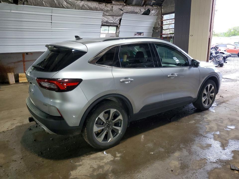 2023 FORD ESCAPE PLATINUM — Фото 3 из 13