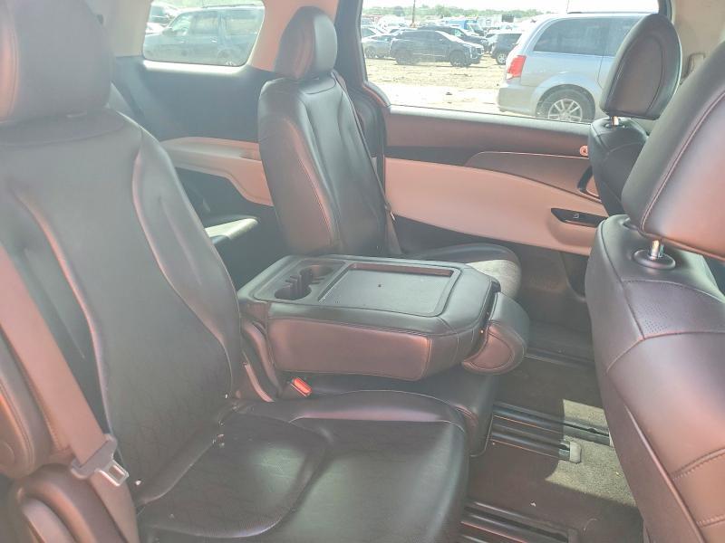 2023 KIA CARNIVAL LX — Фото 11 из 13