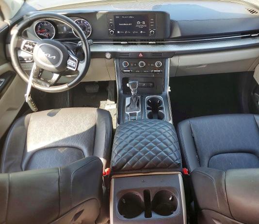 2023 KIA CARNIVAL LX — Фото 8 из 13