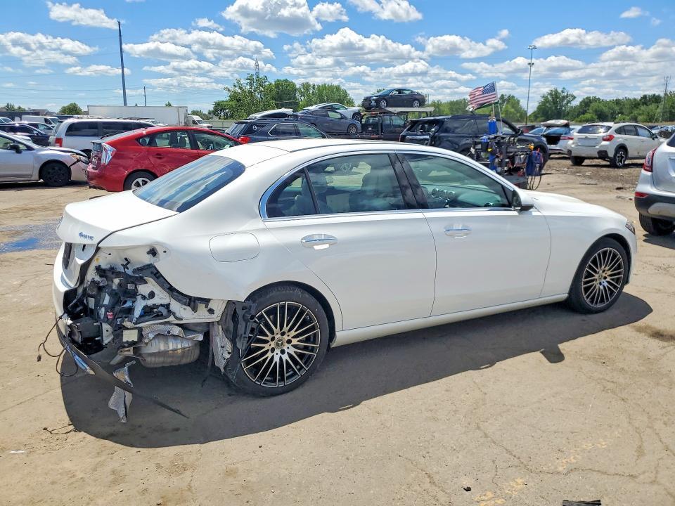 2023 MERCEDES-BENZ C 300 4MATIC — Фото 3 из 12