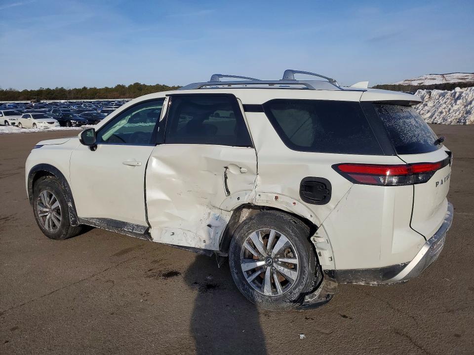 2023 NISSAN PATHFINDER SL — Фото 2 из 13