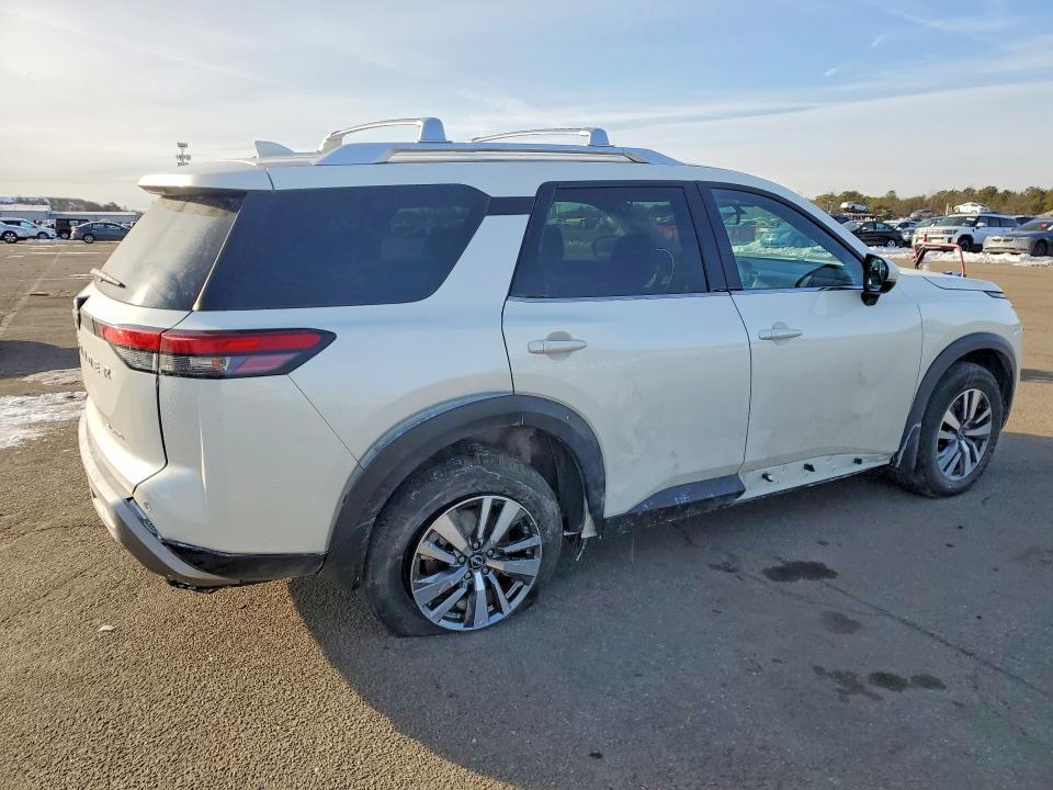2023 NISSAN PATHFINDER SL — Фото 3 из 13