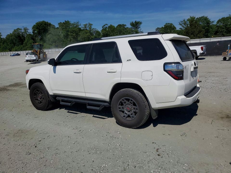 2023 TOYOTA 4RUNNER SR5 PREMIUM — Фото 2 из 13