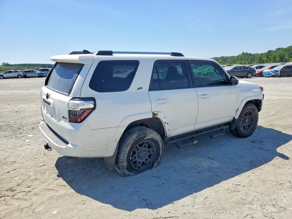 2023 TOYOTA 4RUNNER SR5 PREMIUM — Фото 3 из 13