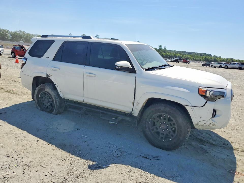 2023 TOYOTA 4RUNNER SR5 PREMIUM — Фото 4 из 13