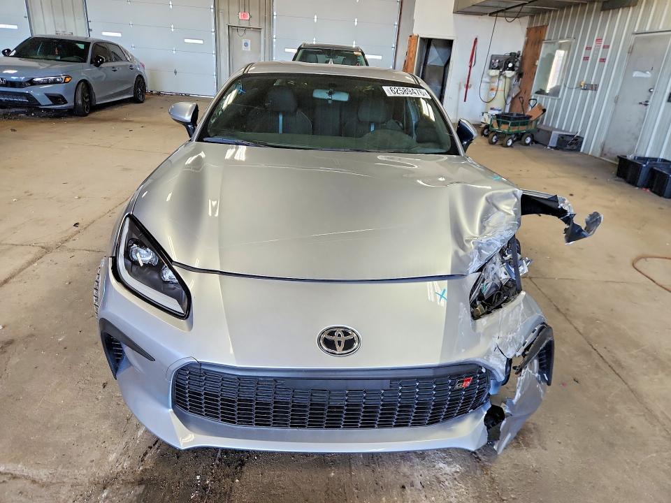 2023 TOYOTA GR 86 PREMIUM — Фото 5 из 13