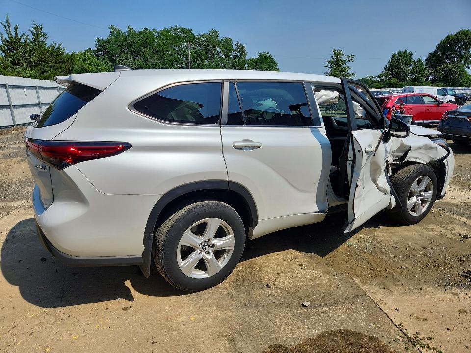 2023 TOYOTA HIGHLANDER HYBRID LE — Фото 3 из 13