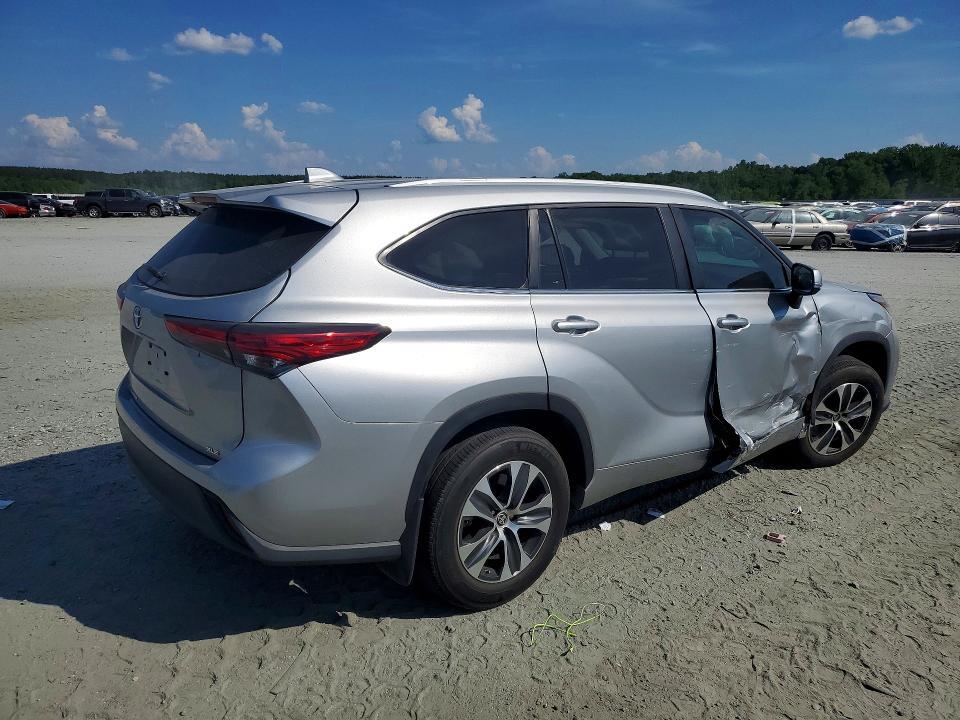 2023 TOYOTA HIGHLANDER XLE — Фото 3 из 12