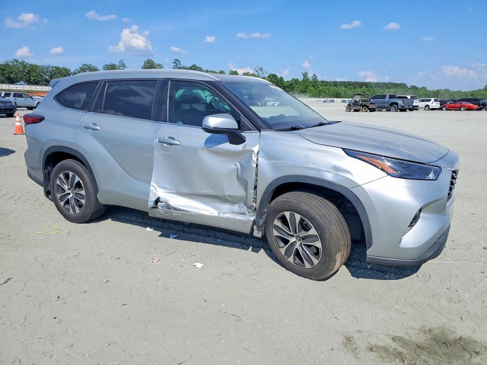 2023 TOYOTA HIGHLANDER XLE — Фото 4 из 12