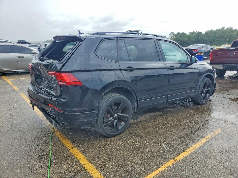 2023 VOLKSWAGEN TIGUAN SE R-LINE BLACK — Фото 3 из 13