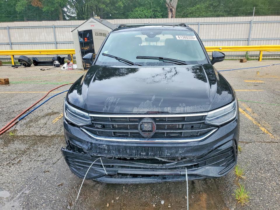 2023 VOLKSWAGEN TIGUAN SE R-LINE BLACK — Фото 5 из 13