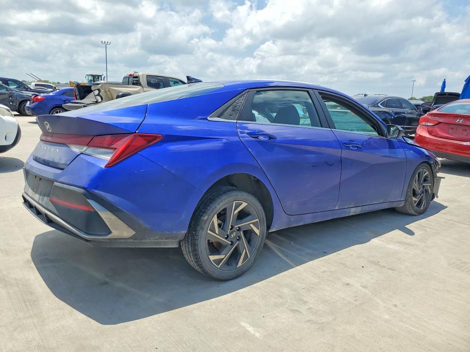 2024 HYUNDAI ELANTRA SEL — Фото 3 из 13
