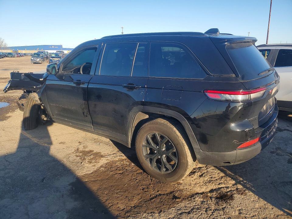 2024 JEEP GRAND CHEROKEE LAREDO — Фото 2 из 13